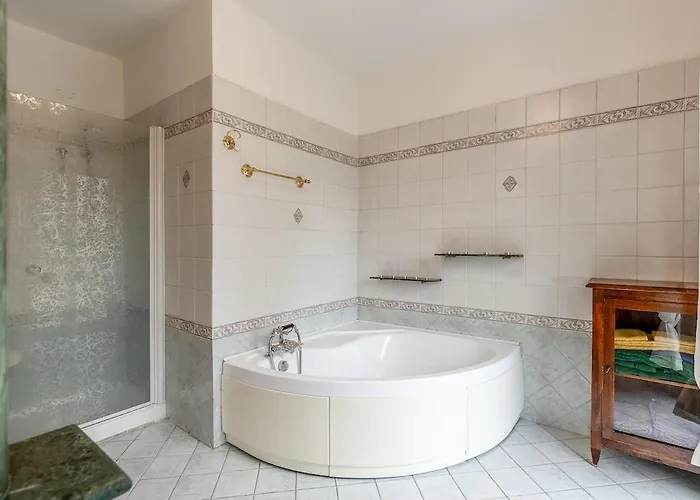 Daire Emerald House