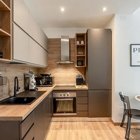 Emerald House Apartment *